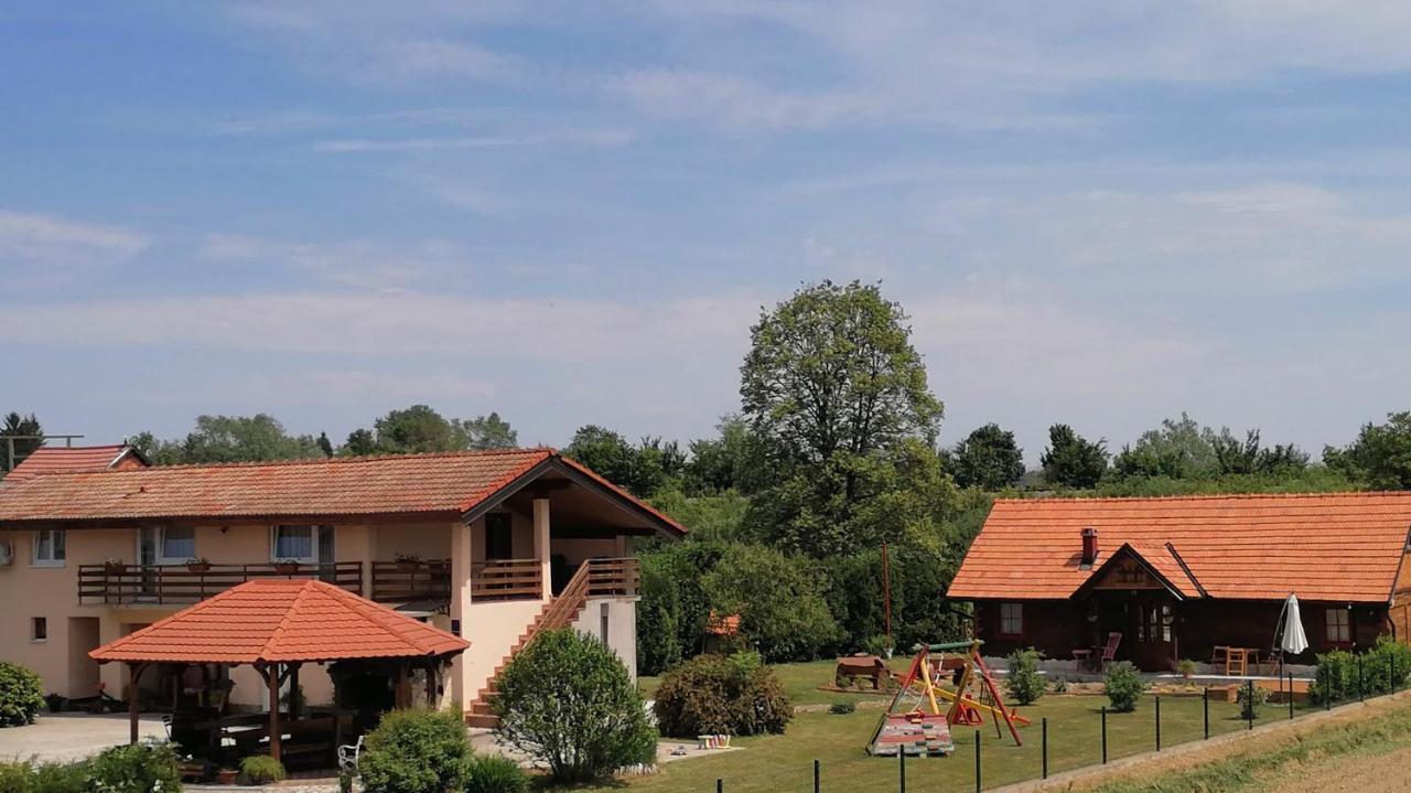 Apartments Kozjan カルロヴァッツ エクステリア 写真
