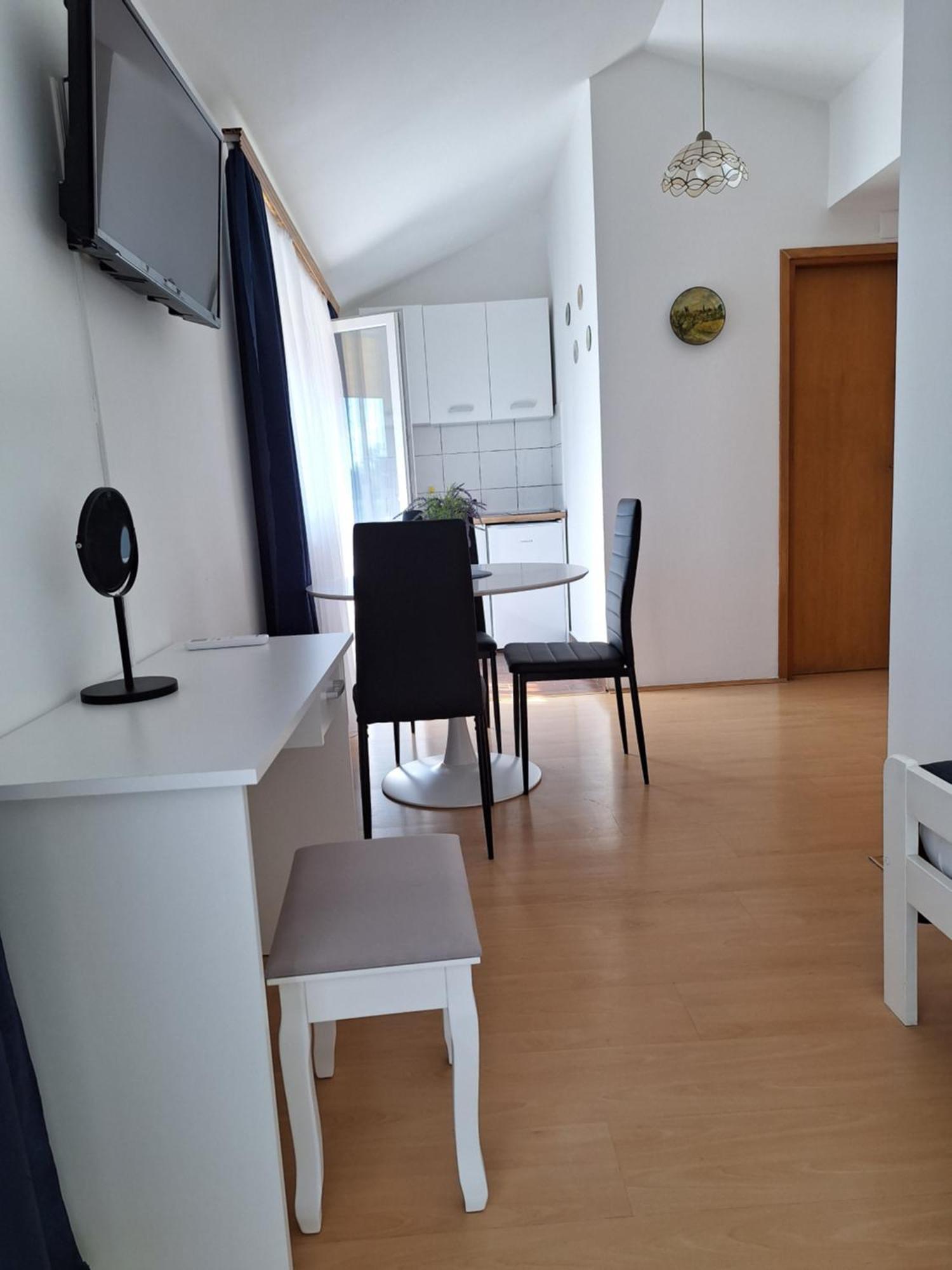 Apartments Kozjan カルロヴァッツ エクステリア 写真