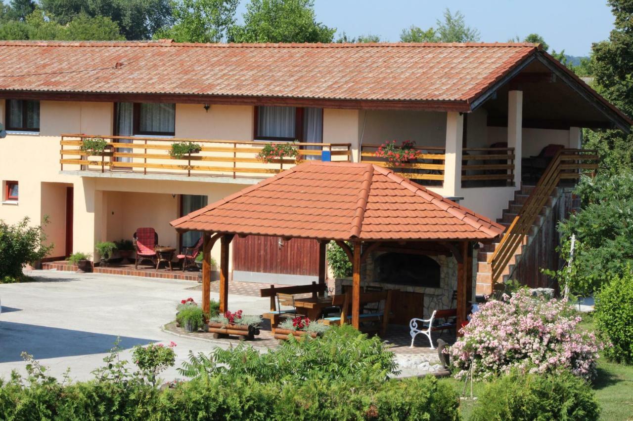 Apartments Kozjan カルロヴァッツ エクステリア 写真